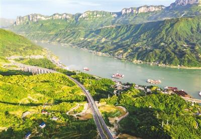 图为 月  日拍摄的三峡翻坝江北高速公路.